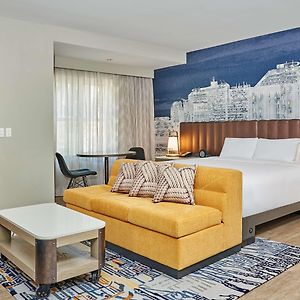 Zimmer mit Kingsize-Bett für Gäste mit Behinderungen